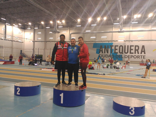 Dos medallas en el andaluz sub20 de pista cubierta