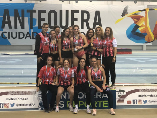 Las chicas absolutas suben a 1ª División en pista cubierta